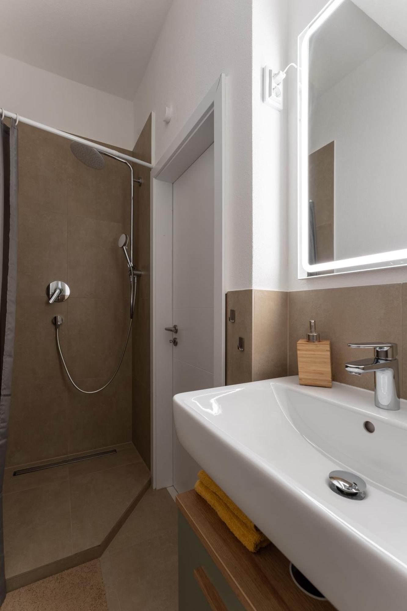Modern Living Apartment - 3-Zimmer - Nuernberg Nord, Ruhige Seitenstrasse, Fusslaeufig Strassenbahn Εξωτερικό φωτογραφία